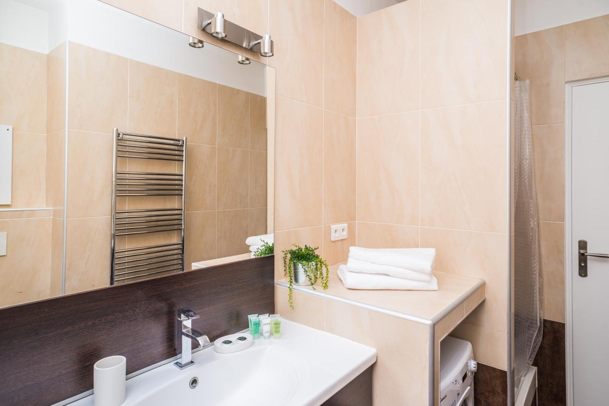 Apartamento Modern 2-bedroom Center *